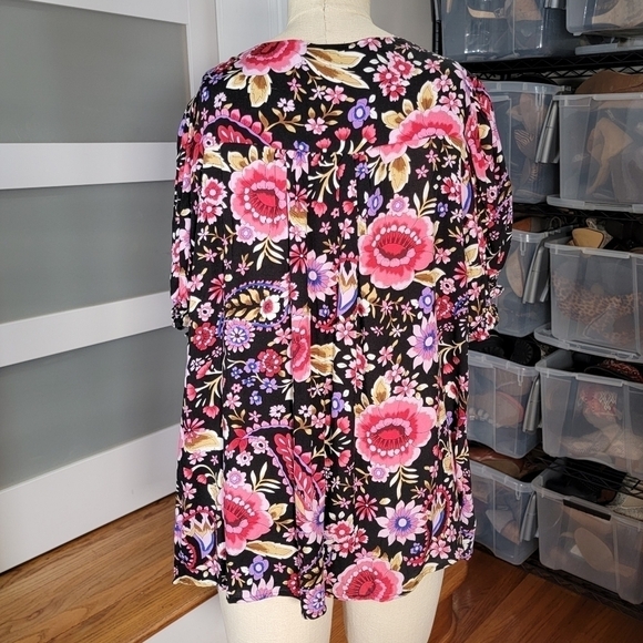 NEW Cynthia Rowley Woman Floral Top Size 1X - Picture 4 of 16